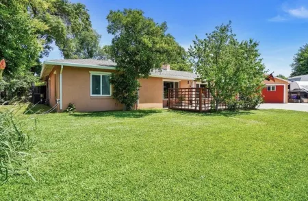 Secluded Home with RV Parking Space Entertainer’s  Welcome…