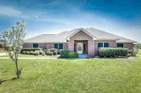 Perfect Stay in Ranch-like House with Huge Backyard! Hotels in Forney