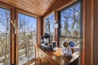 Experience Peak Bliss: Ski-In/Ski-Out Haven, 200FT to Lift, Mtn Views Aplenty!