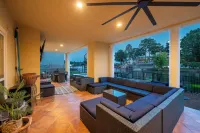 The Palms at Chesswood - Luxury, Pool, & Dock! - 5-Sterne