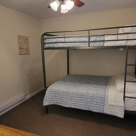 Full family APT in Nauvoo-Walking distance to Temple and Historic Nauvoo
