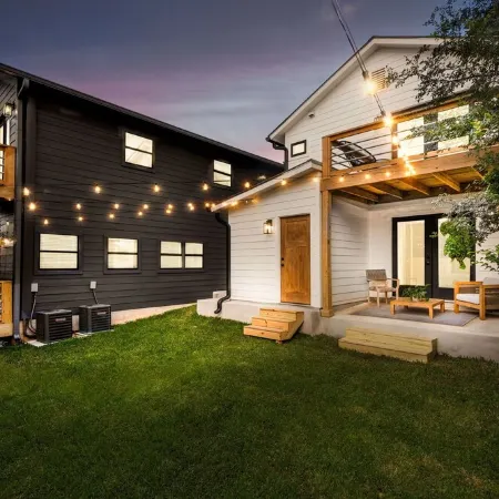 Couple's Lake House - pet friendly - kayaks & SUP boards