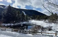 Just Listed! Mountain views, 5 min walk to lifts, 2-bedroom condo in Keystone