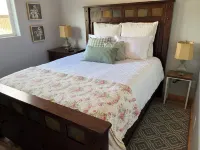 Charming farmhouse-style 1 bedroom apartment with hottub