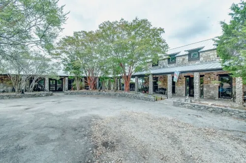 4 Br w/ Pool, Views, Farm & Ranch Stay- Flower Farm, Goats, Pigs, Disc Golf!