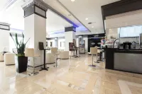 Lovely Beachfront Condo overlooking the Ocean, private jacuzzi, balcony & pool