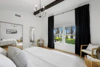 Modern LAKE HOUSE on Lake Santa Fe near Gville/UF