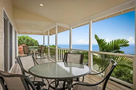 Panoramic view of ocean.  Excellent location. Quiet neighborhood. Sleep 10