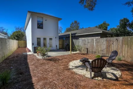 Pet-Friendly, Luxurious Modern Home ✨5 min to Downtown✨