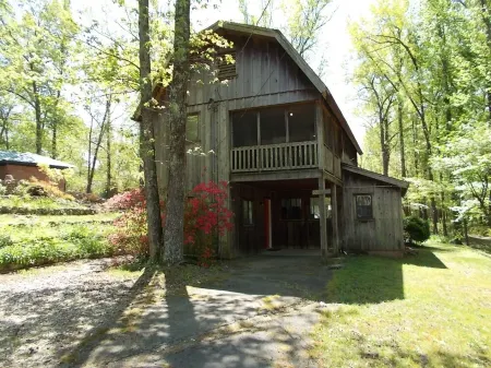 Caddo River Crossing - The Barn Cabin - Has access to the Caddo River Отели в г. Каддо Гэп