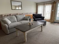 SPRING GETAWAY! Comfortable 2BR cozy cottage just a few steps from Sandusky Bay!