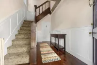 Five Star Charmer! Great Location Downtown & Stadium! Parking too!