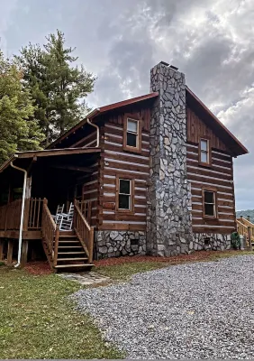 Blue Ridge Mtn Log Cabin  4 Bedroom + Treehouse Bird Watchers
