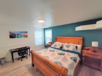 Spacious 5 BR/3 Bath Home with a PRIVATE HOT TUB!! 2x full Kitchens & Laundry