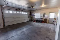Beautiful Warm and Spacious Home, 3bed/2 full bath