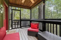 Welcome to Bigfoot Cabin at Lake Cumberland – Your Perfect Forest Retreat!
