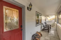 Amazing Views - Near Town - Secluded 2.5 Acres - Games - Pets Allowed