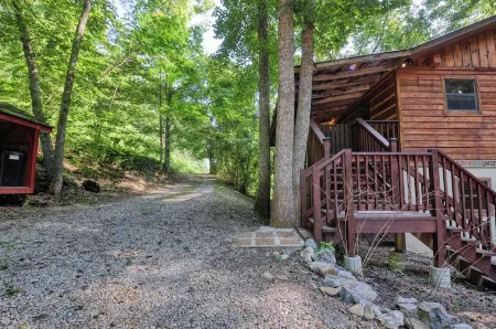 Private - Spacious- Creek Lined Cabin