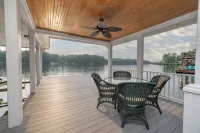 Lakin'ItEasy: Best Dock on lake, upper deck, and Boat slips open. Amazing Views!