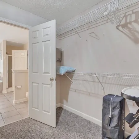 Relaxing & spacious 4BR home, fire pit & private fenced in backyard