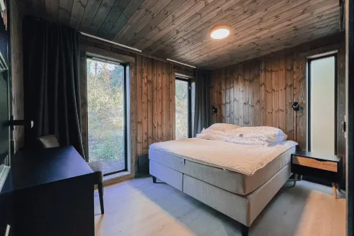 Modern Mountain Cabin - Outdoor Hot Tub - 8 Beds - Homestays