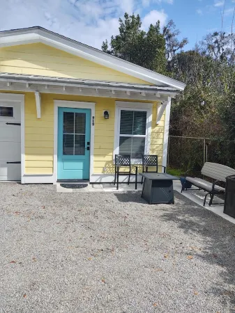 Ideal Location for marine graduation or lowcountry getaway! Отели рядом с достопримечательностью «Парк Лайв Окс»