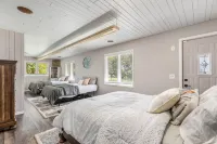 Stunning 4 Bedroom Lake Home close to everything!!