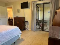 Near Beaches & Outdoor Activites! Relaxation and Fun! 2 BR/BA/LR & KITCHEN