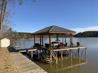 Gorgeous views, deep water, in peaceful /no-wake cove! FIRE PIT!