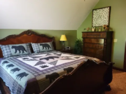 Cozy Bear Paradise  on Weiss Lake  in the foothills of the Appalachian Mountains