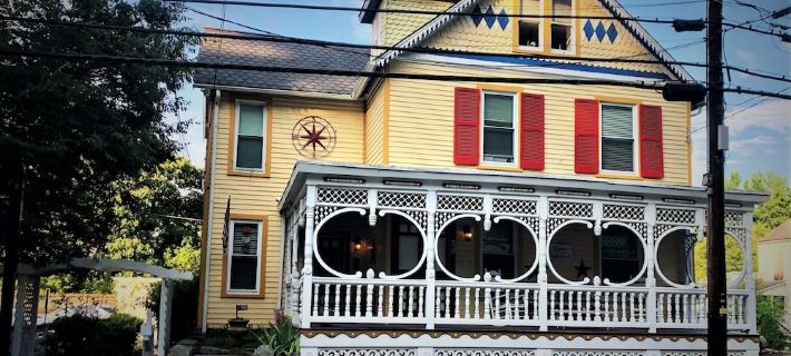 Private 3 room Queen Suite w/Kitchenette Hotels in Cecil County