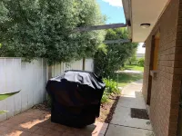 Spacious home in Corowa’s best street right across from the Murray/pet-friendly! Hotel di Corowa