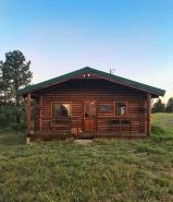 See the stars from this cozy guest cabin 30 minutes from Billings.