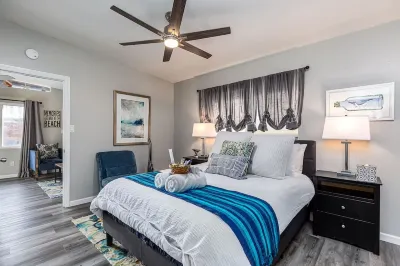 Dog Friendly  Cottage with Ocean  Beach Charm Hotels in Ocean Beach