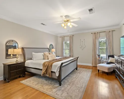 Sleeps up to 23!! Next to Toledo Town Hotels in Sabine Parish