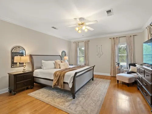 Sleeps up to 23!! Next to Toledo Town