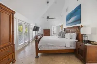 Private Pool Oasis - Centrally Located in Florida Keys