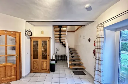 Reihenhaus mit Garten in Schönem Innenhof Отели в г. Мехерних