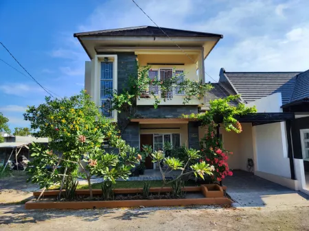 Zizi's Cirebon Townhouse