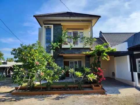 Zizi's Cirebon Townhouse