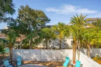 BEACH HOUSE! 3 Min Walk to Private Beach.. Pickleball.. Golf Cart.. Heated Pool! - Bungalows