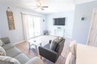 Beautiful 2 bedroom home, close to the beach