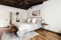 Adorable 1 BR Guest Suite w/ Fireplace & Patio