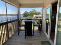 Fisherman's access and relaxation in a 2BR 2BA on River with Dock, Pet friendly! Hotels in Carrabelle