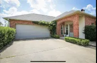 3-bedroom vacation home steps to Prien Lake Park and 1.5 mile to Casinos.