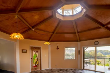 Secluded Rural Oasis: Misty Mornings and Expansive, Far Mountain Views