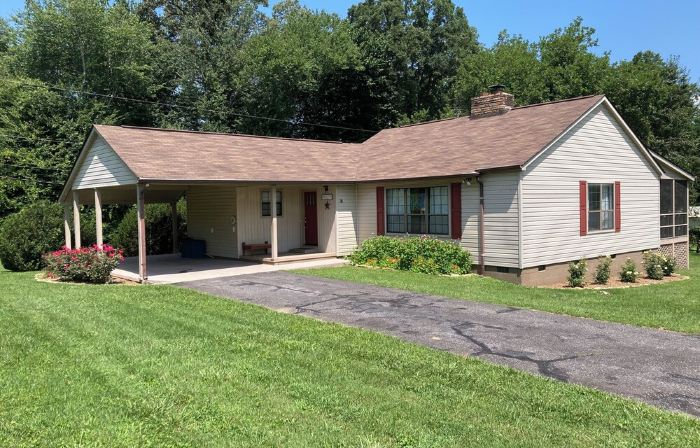 Tallulah House - A remodeled home place now available for short time rental.