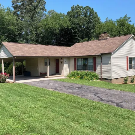 Tallulah House - A remodeled home place now available for short time rental.