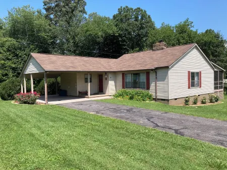 Tallulah House - A remodeled home place now available for short time rental.