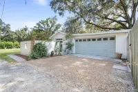 Pool, bbq & large backyard in charming downtown. Pet Friendly!